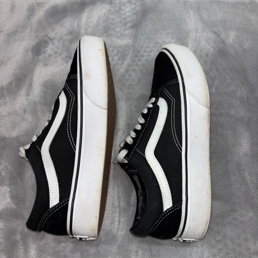 Vans Old Skool Unisex Black and White Skate Sneakers Size Men's 7 Women's 8.5